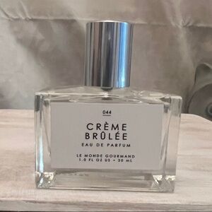 ⚡️Urban Outfitters Creme Brûlée - 044